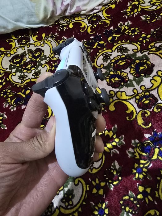 PS4 jostik 1dona sotiladi
