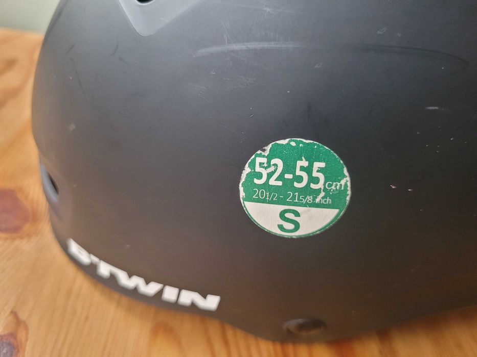 Продавам детска ски/сноуборд каска