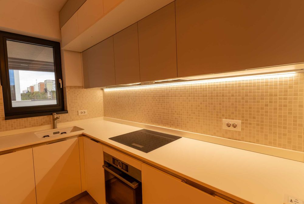 ISHO - apartament 3 camere, utilat, mobilat, proprietar, balcon mare