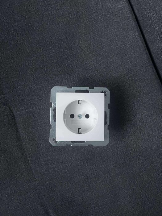 Priza, Întrerupător Berker, 250V 16A, Alb