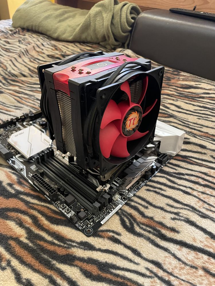 Процесорен охладител Thermaltake Frio Advanced