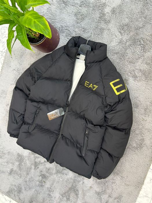 De vânzare geaca Armani
