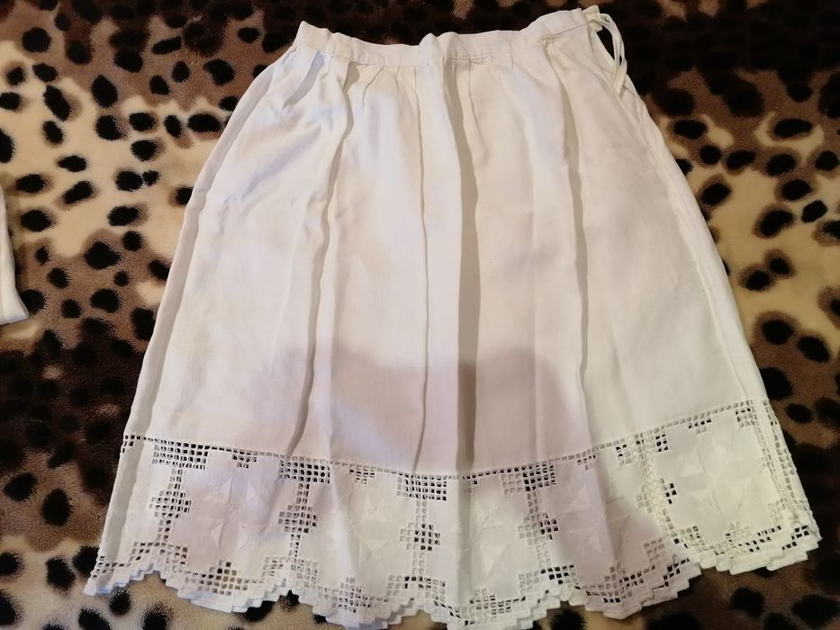 Costum popular traditional