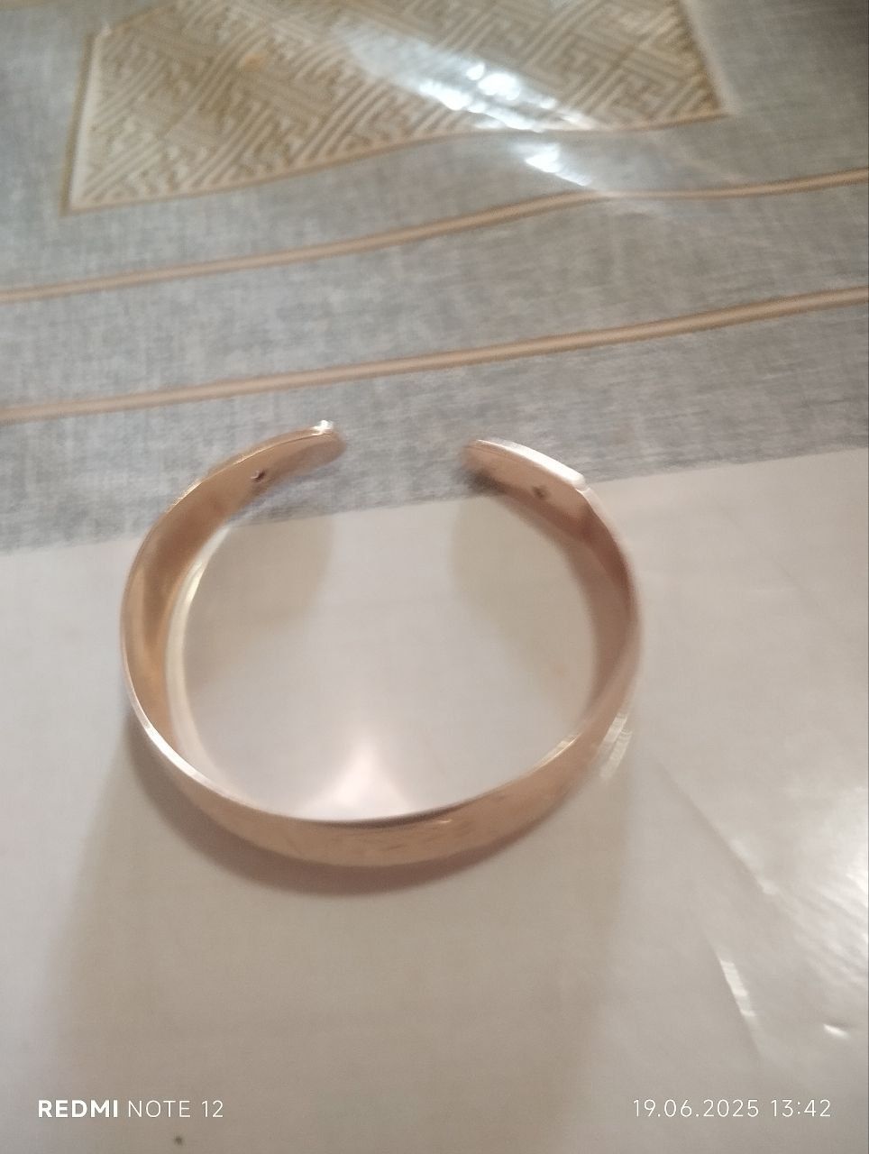 Qadimgi tilla bilakuzuk sotiladi