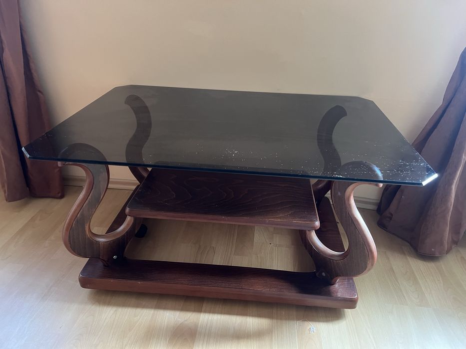 Masuta masa sticla si lemn pe roti