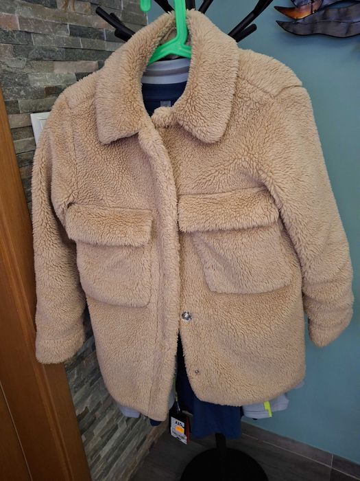 Продавам топло и запазено яке!