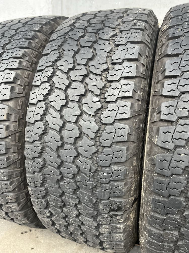 4 бр. всесезонни гуми 255/70/15C GoodYear WRL DOT 4820 6-6,5 mm