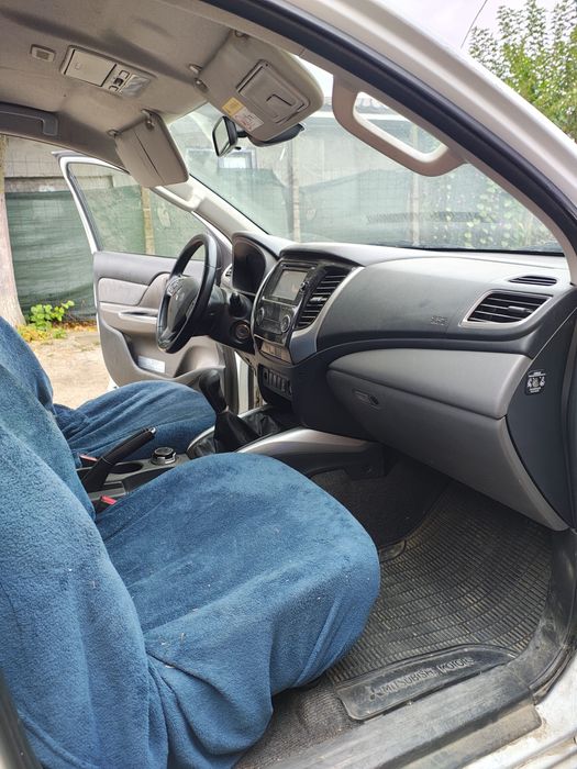 Mitsubishi L200 2016 4 x 4 2.4 L diesel navi clima camera vari +/-