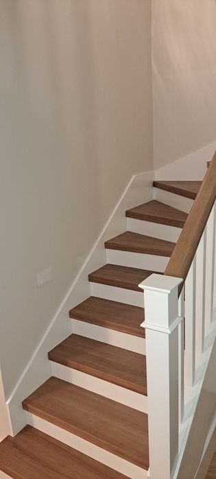 Scari interioare din lemn