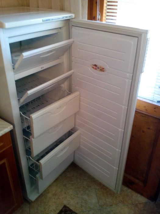 Фризер Атлант продава