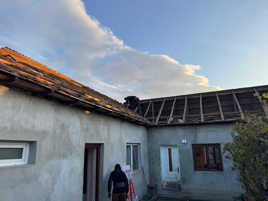 Realizam lucrari de constructii in 
domeniul
Acoperisuri și Mansarde î