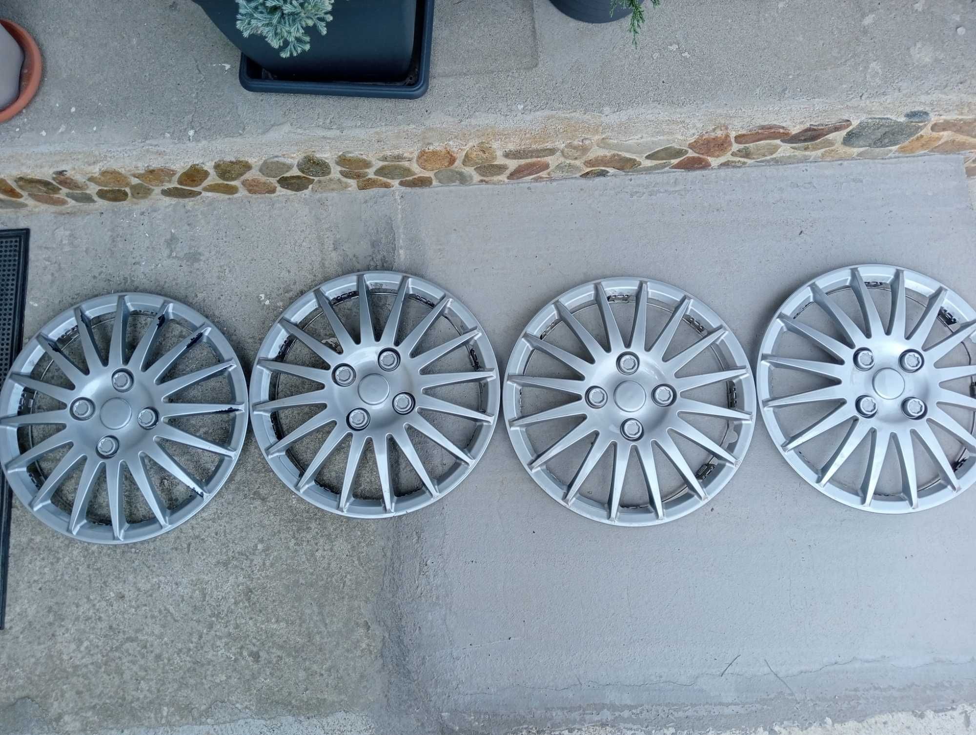 Capace de 13" și de 15"