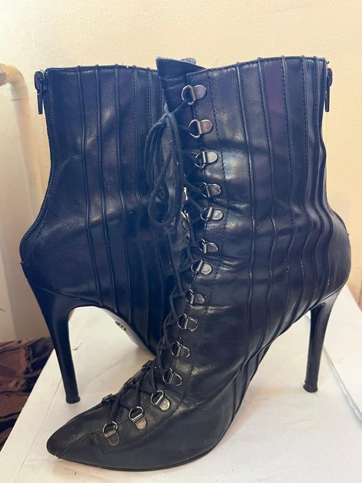 Ghete cu toc pana la glezna negre Essenza