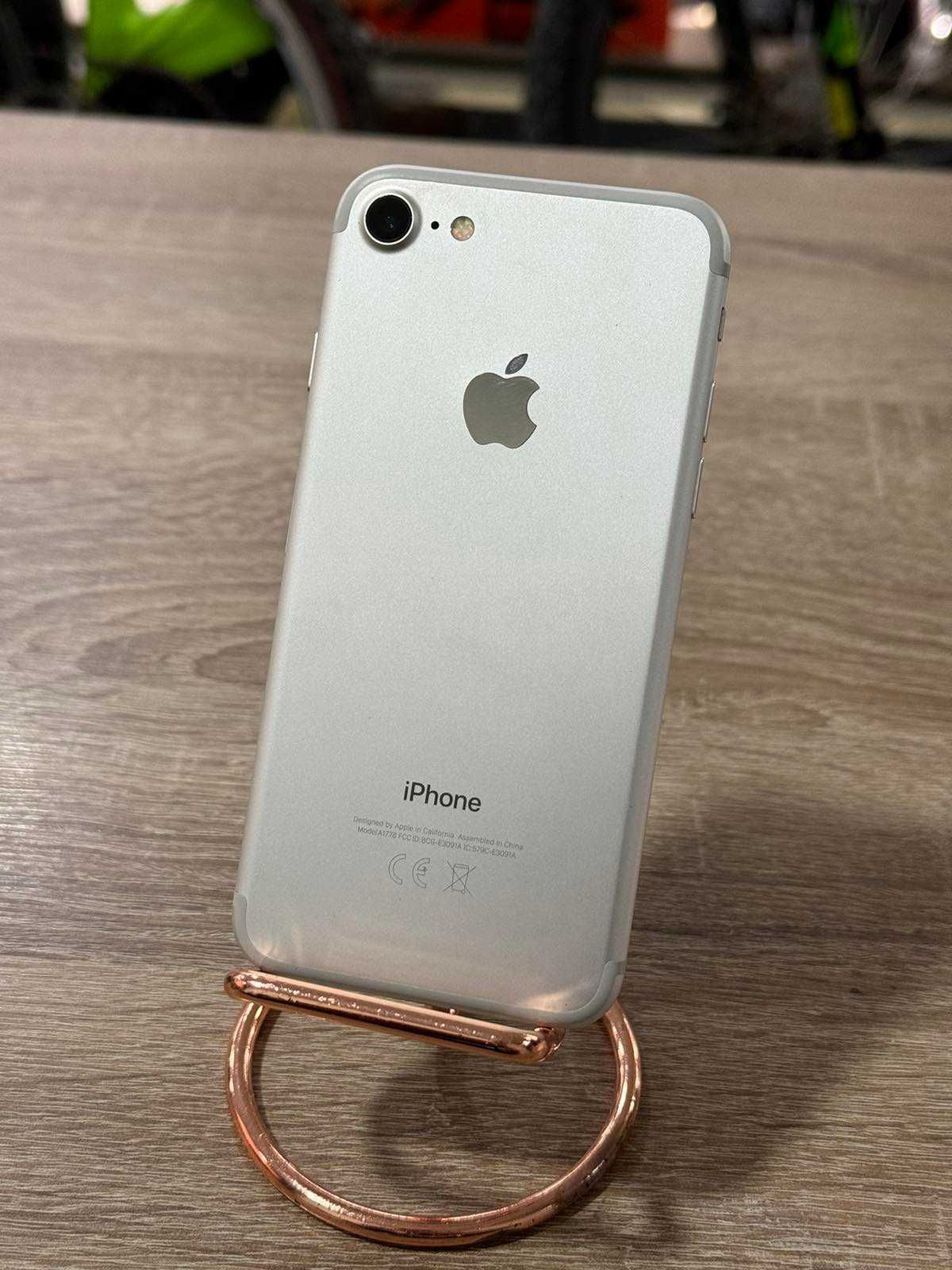 Продавам Iphone 7