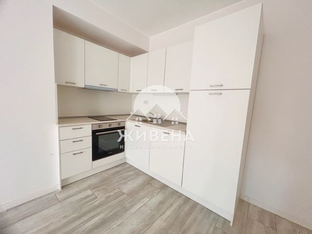 Продавам 3-стаен апартамент (140 кв.м), м-т Кабакум