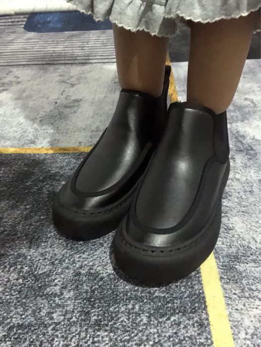 Срочно продам ботинку