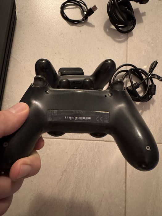 PlayStation 4 Pro CUH-72 (ultima versiune) - 2 manete