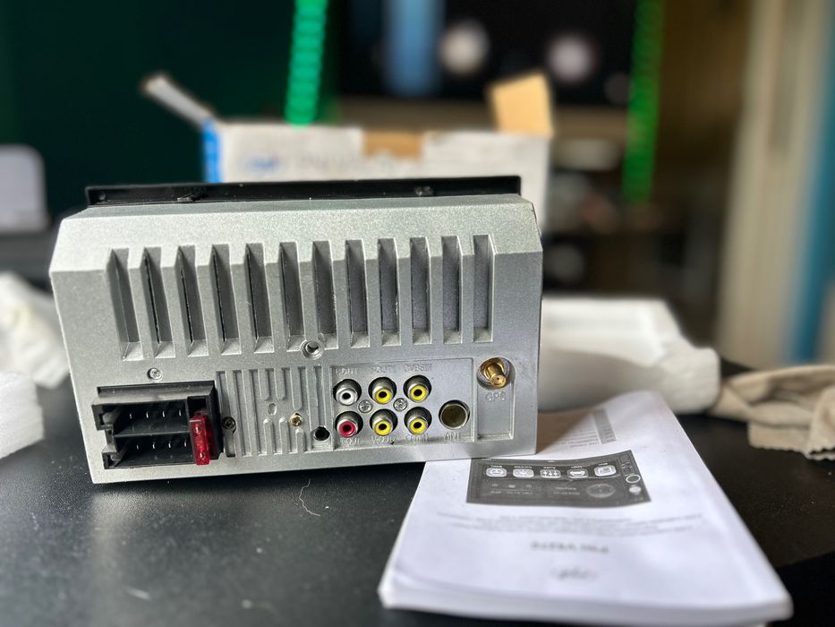 Casetofon auto cu navigatie