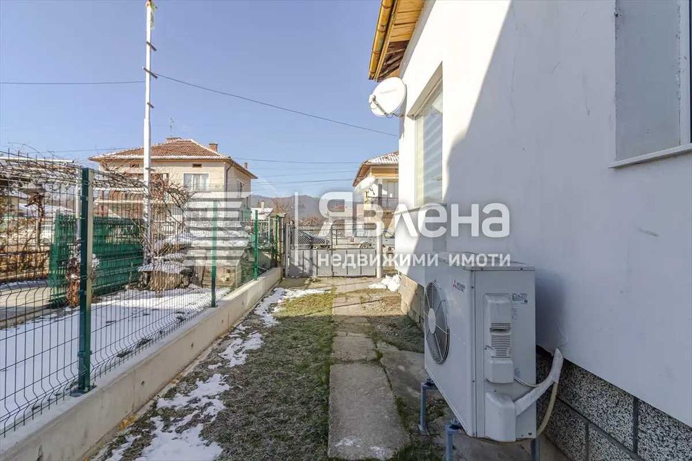 Продава къща, с. Скравена