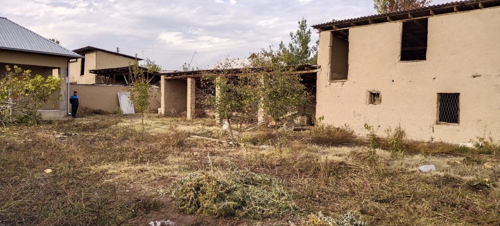 Uchastka sotiladi