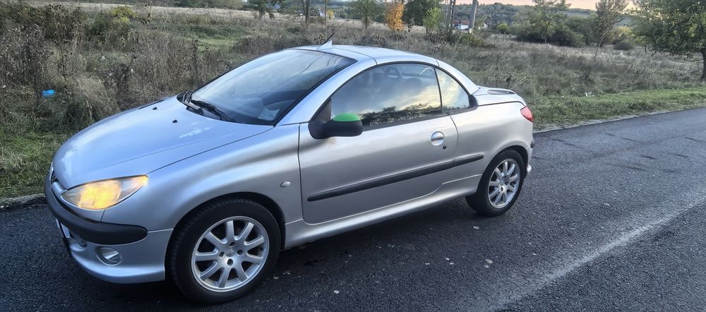 Vând autoturism marca Peugeot decapotabil 206 CC