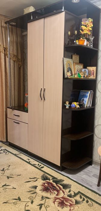 Продам прихожую ,в отличном состояние встроенное зеркало !