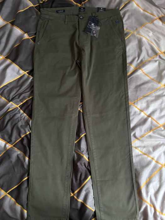 Vând blugi New Zealand