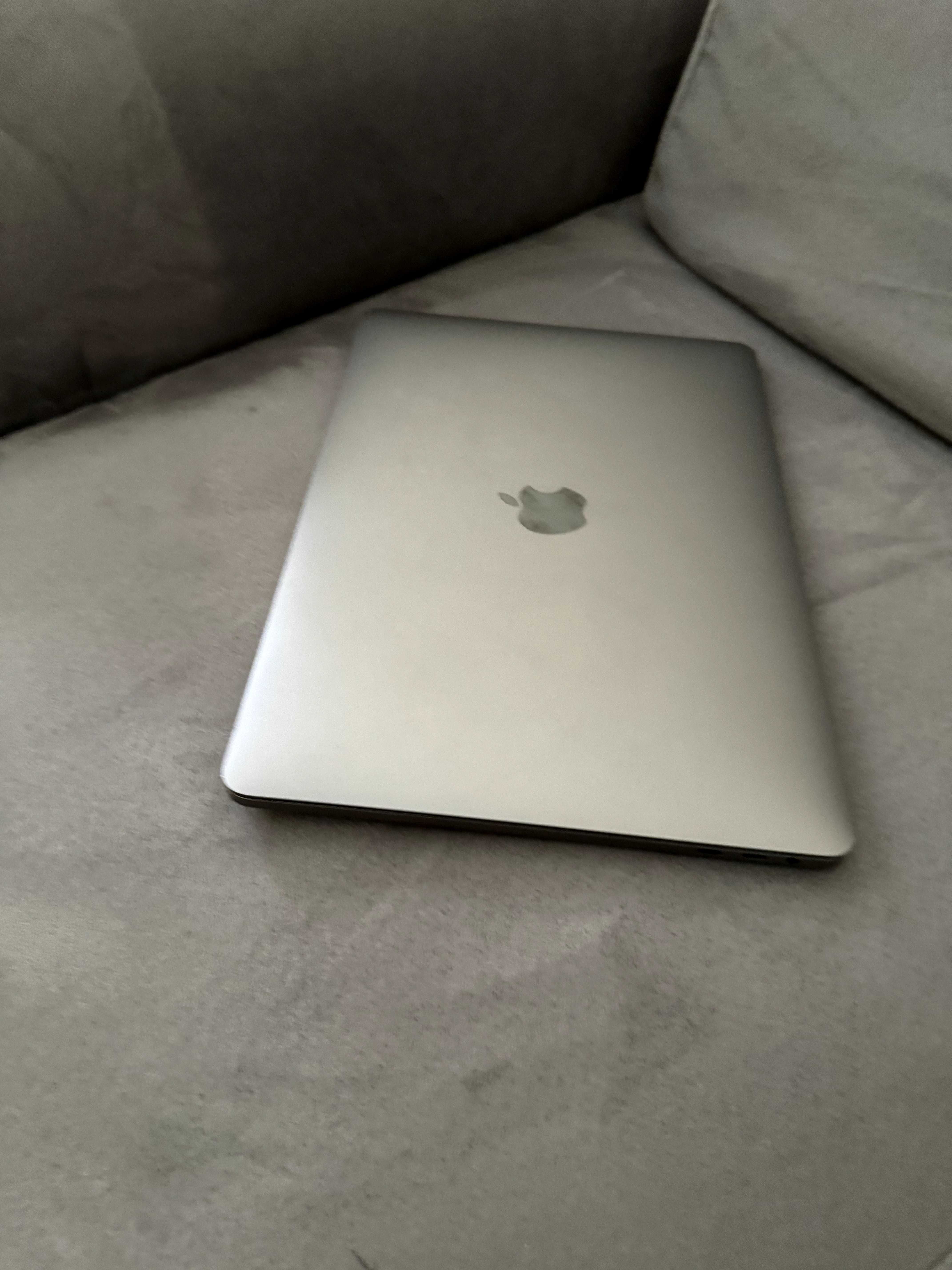 Apple MacBook Pro 2019 13,3'' 2,7 GHz i7 /1TB SSD /16 GB RAM