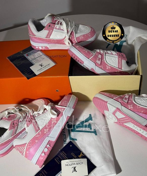Adidași dama Louis Vuitton