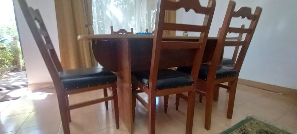 Vând obiecte mobilier