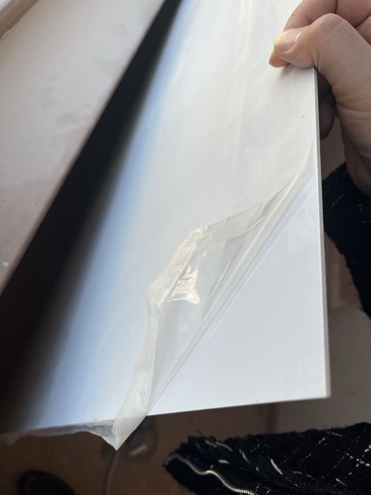 Гипкий мрамор саталады, целый