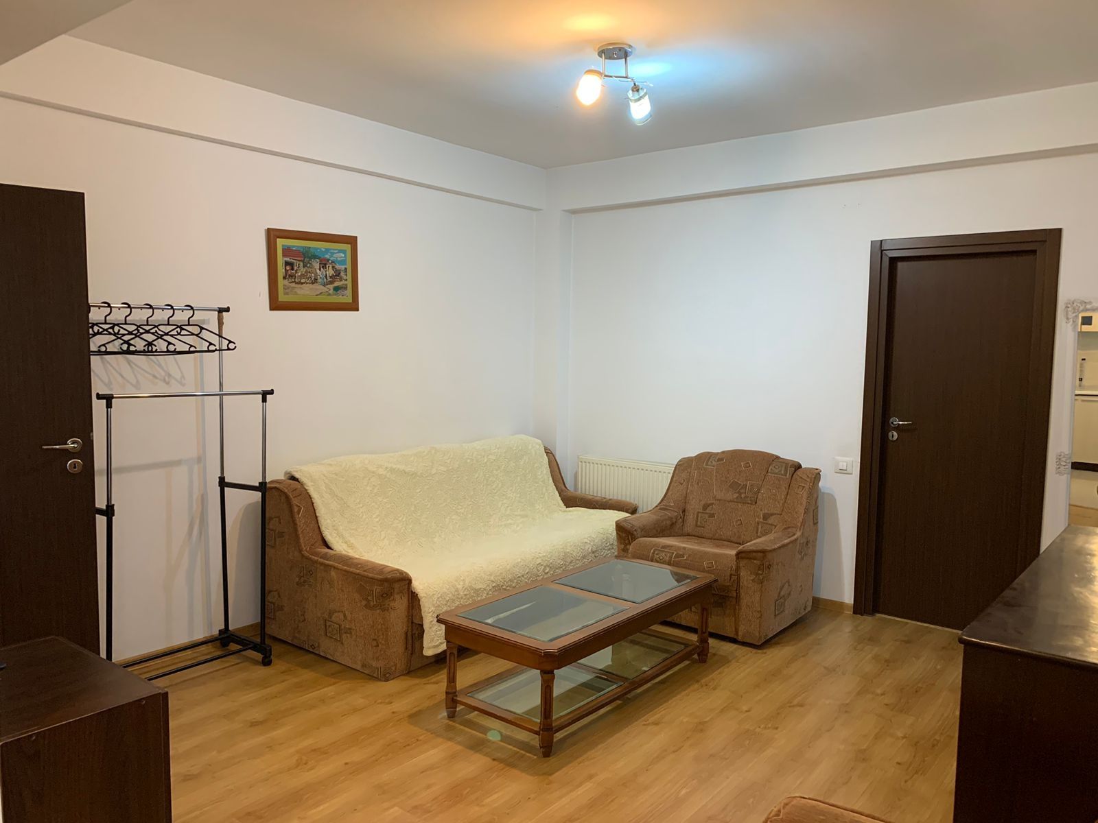 Vand apartament cu doua camere