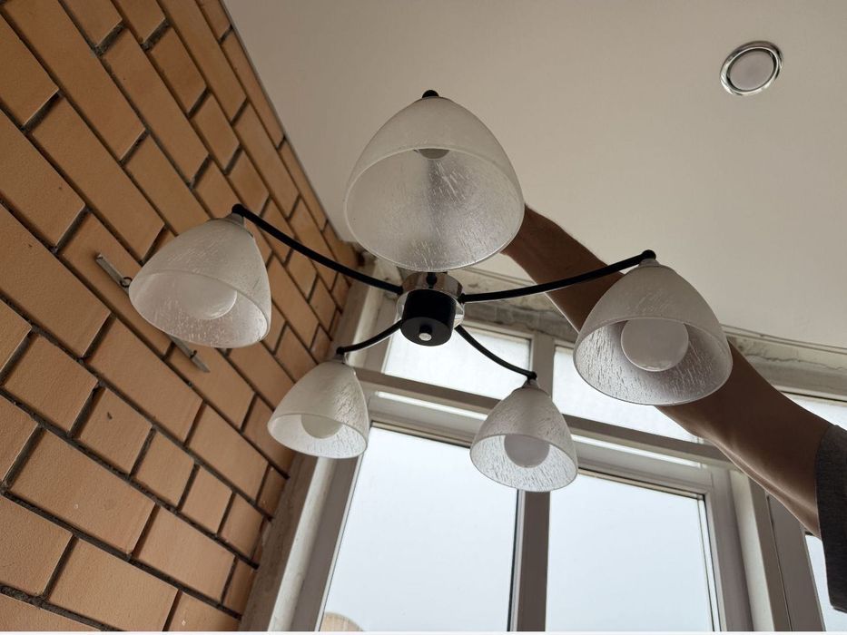 Продам красивую люстру