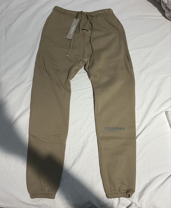 Pantaloni de trening essentials