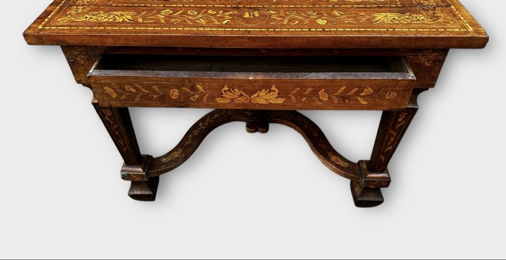 Masa cu intarsie veche perioada 1770