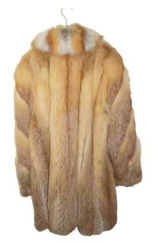 UNICITATE SI APLOMB! Magnifica haina din blana de vulpe roscata.