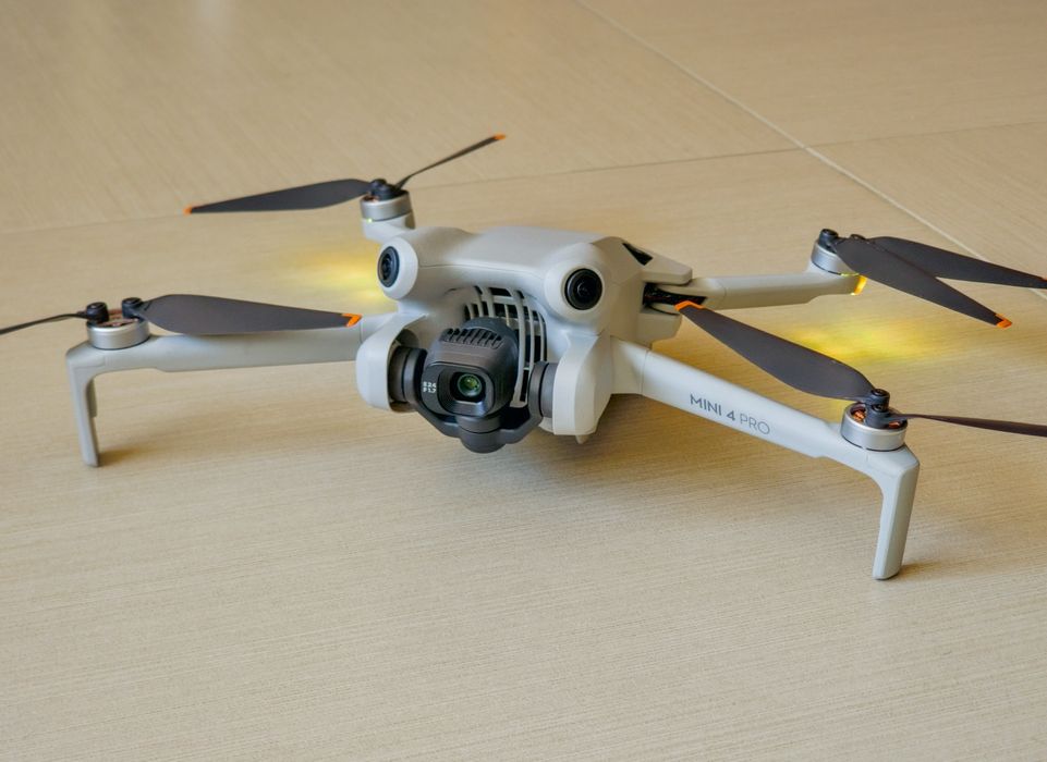 Дрон DJI Mini 4 Pro Fly More Combo - 3 батерии
