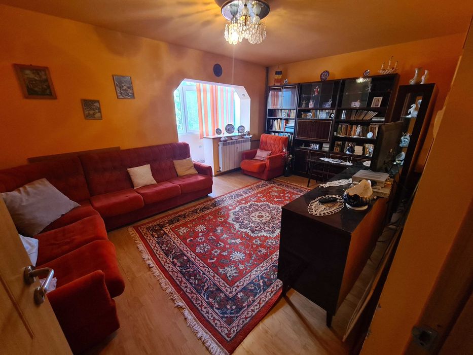 Vand apartament 4 camere, zona Crihala