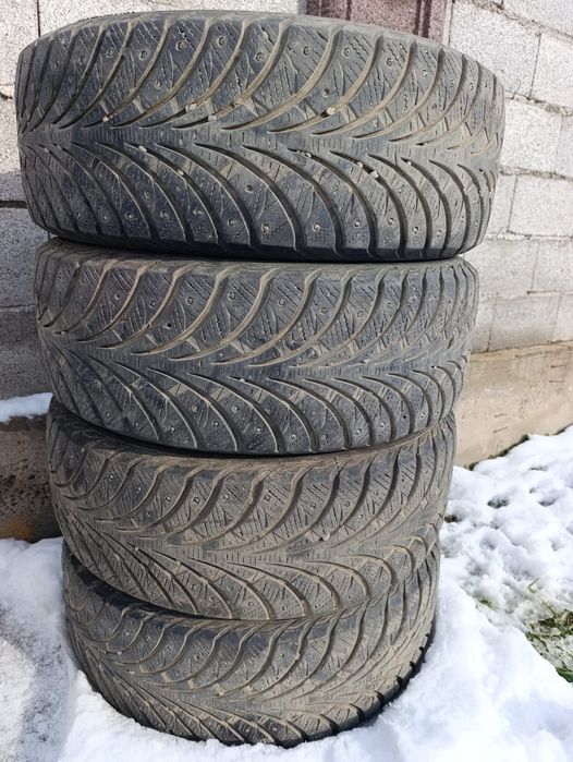 Продам резину 17 размера