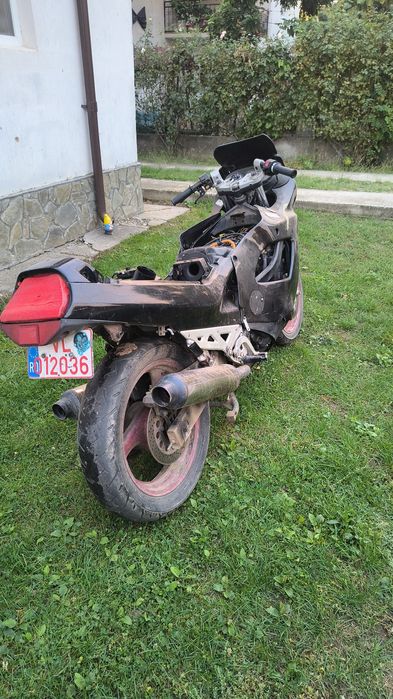 Dezmembrez sau vând Suzuki gsx f 750