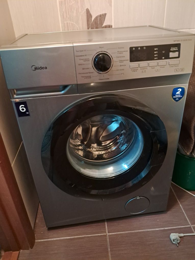 Продам стиральную машинку Midea