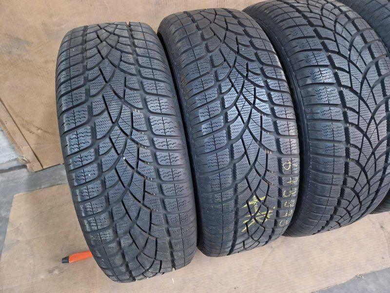 4 bucăți Dunlop R18 235/55/ Anvelope de iarnă DOT3520