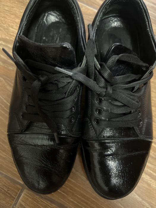 Кожаные кроссовки женские