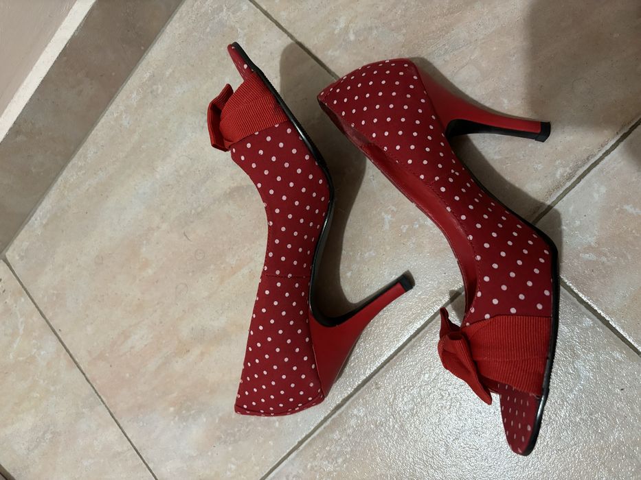 Елегантни обувки на ток 38