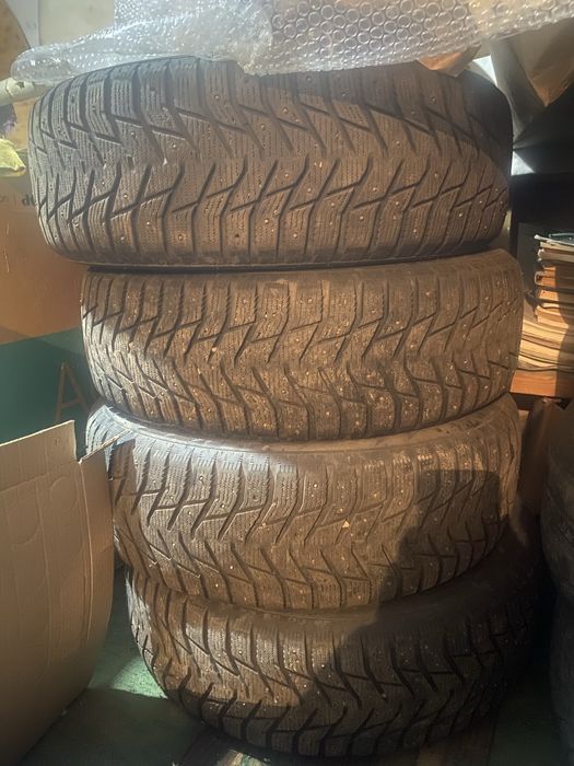 Продам шипованную резину