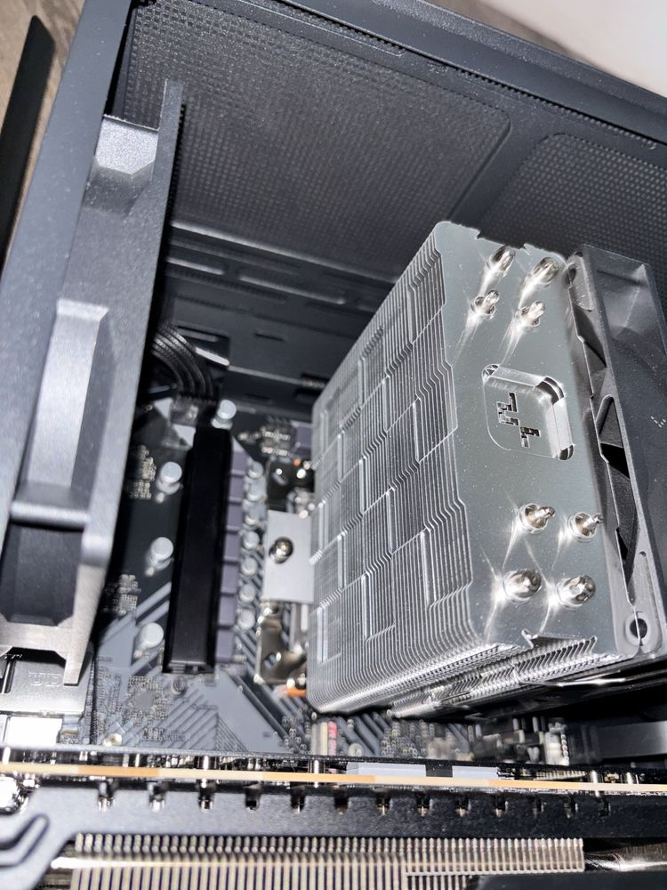 Jonsbo D32/ Ryzen 7500F/Radeon 6750XT 12Gb/32Gb DDR5 /1Tb
