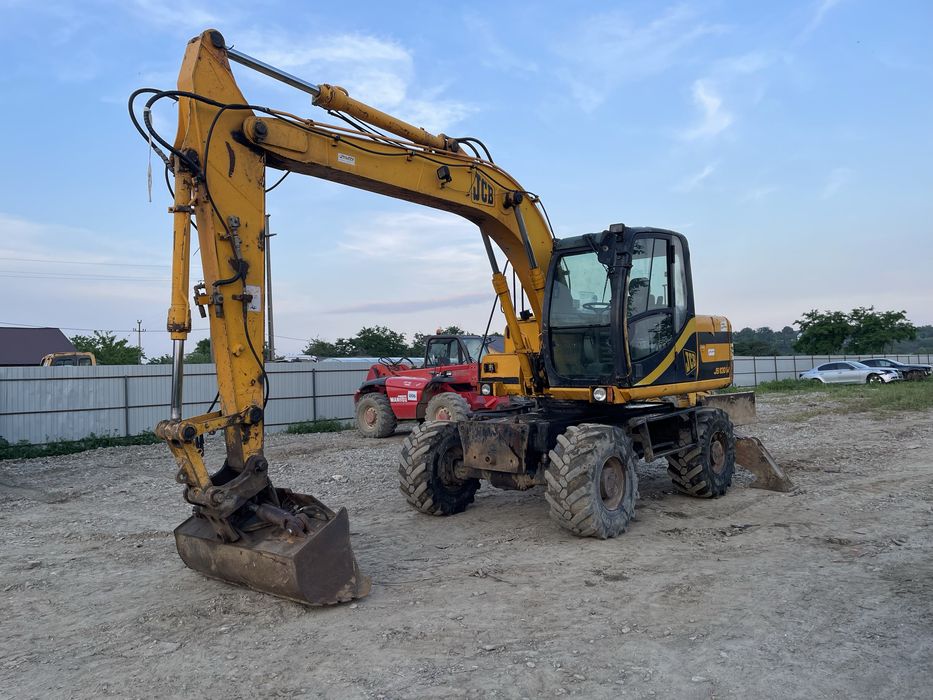 Excavator pe roti JCB 130