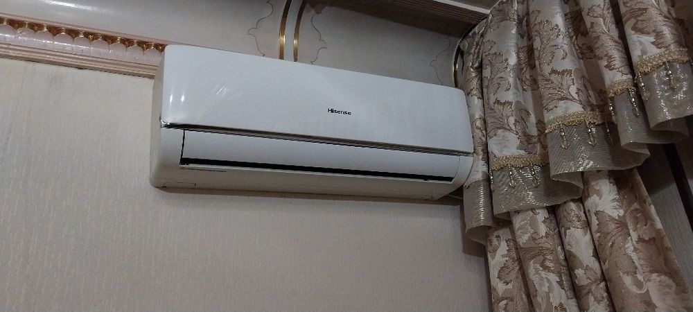 Кондиционер Hisense 12 сотилади. Зўр ишлиди.