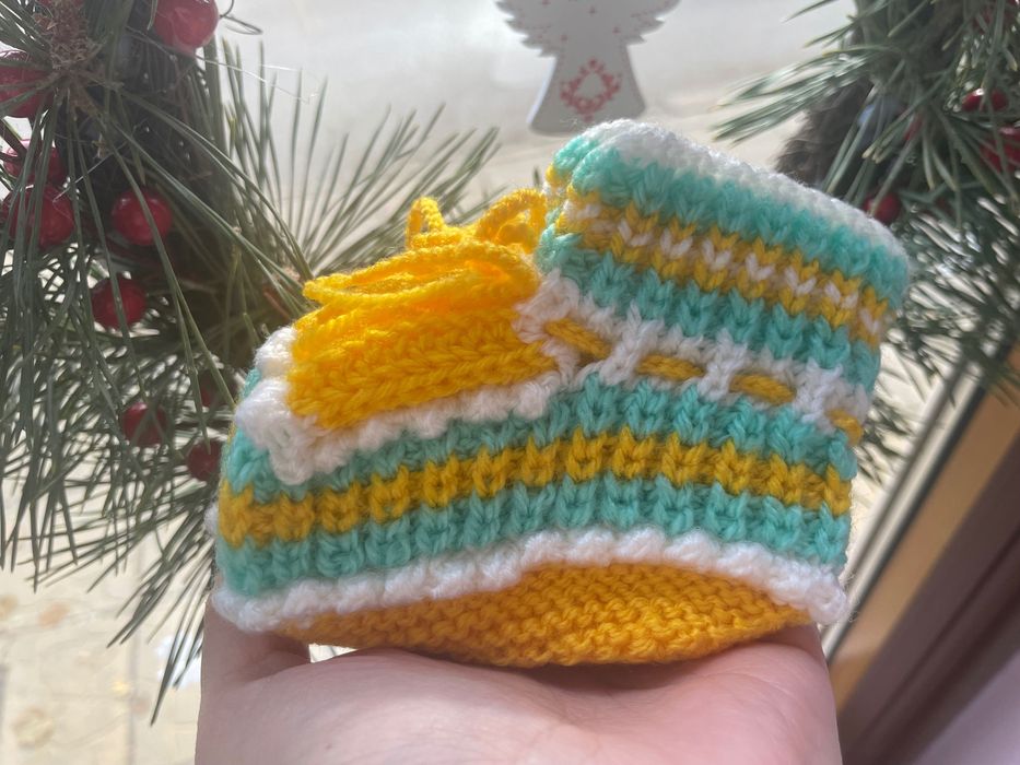 Плетени чорапки , жилетка и елек