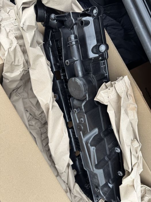 BMW G11 750 740 D капак клапани топ цена чисто нов оригинален